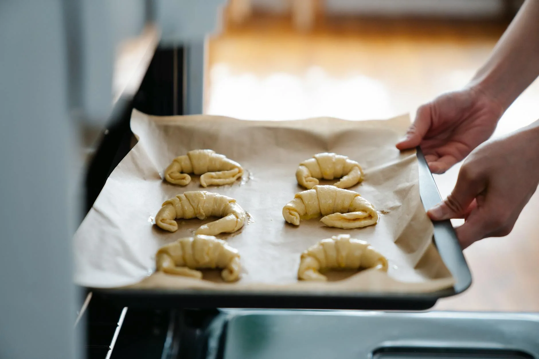 Silicone baking liner and parchment paper for air fryer use